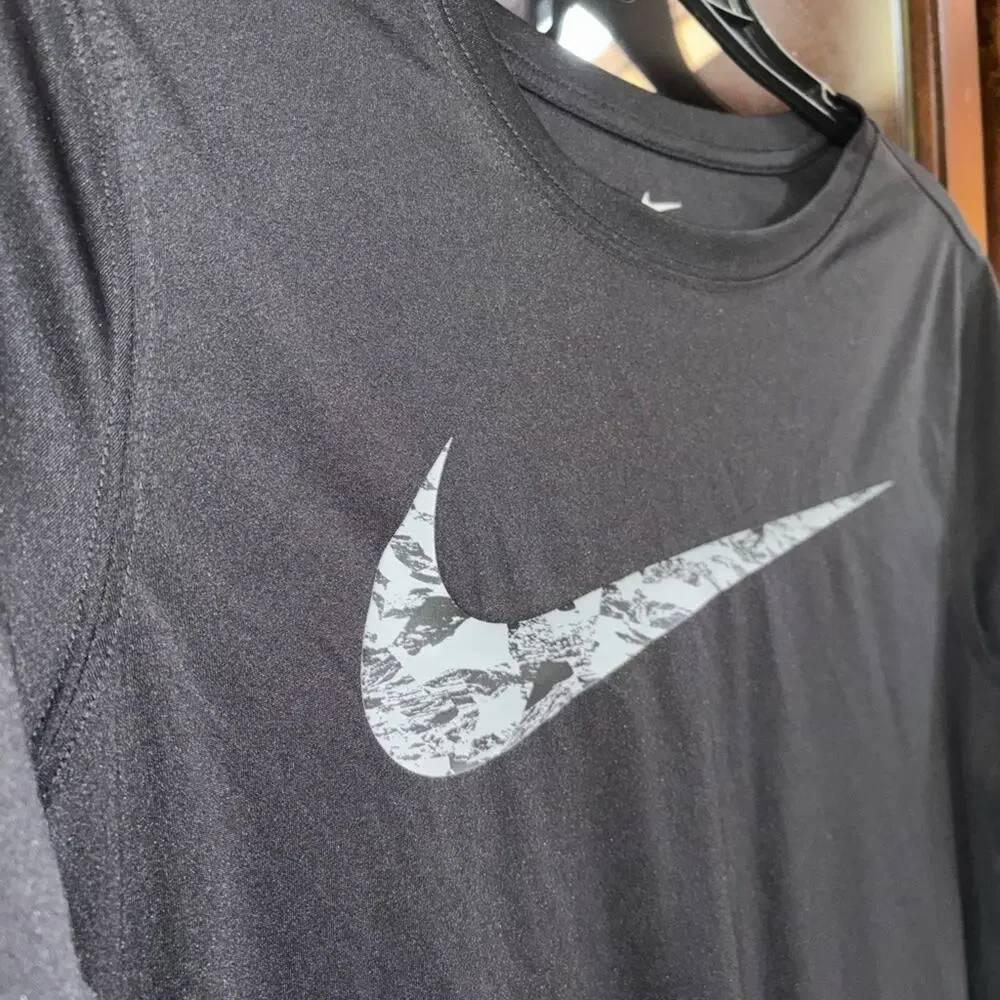 Nike XL Men's Black Dri-FIT Long Sleeve Tee *fitted size*